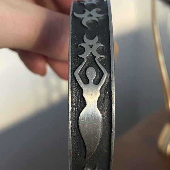 Vintage Goddess Bracelet - Picture 4 of 4